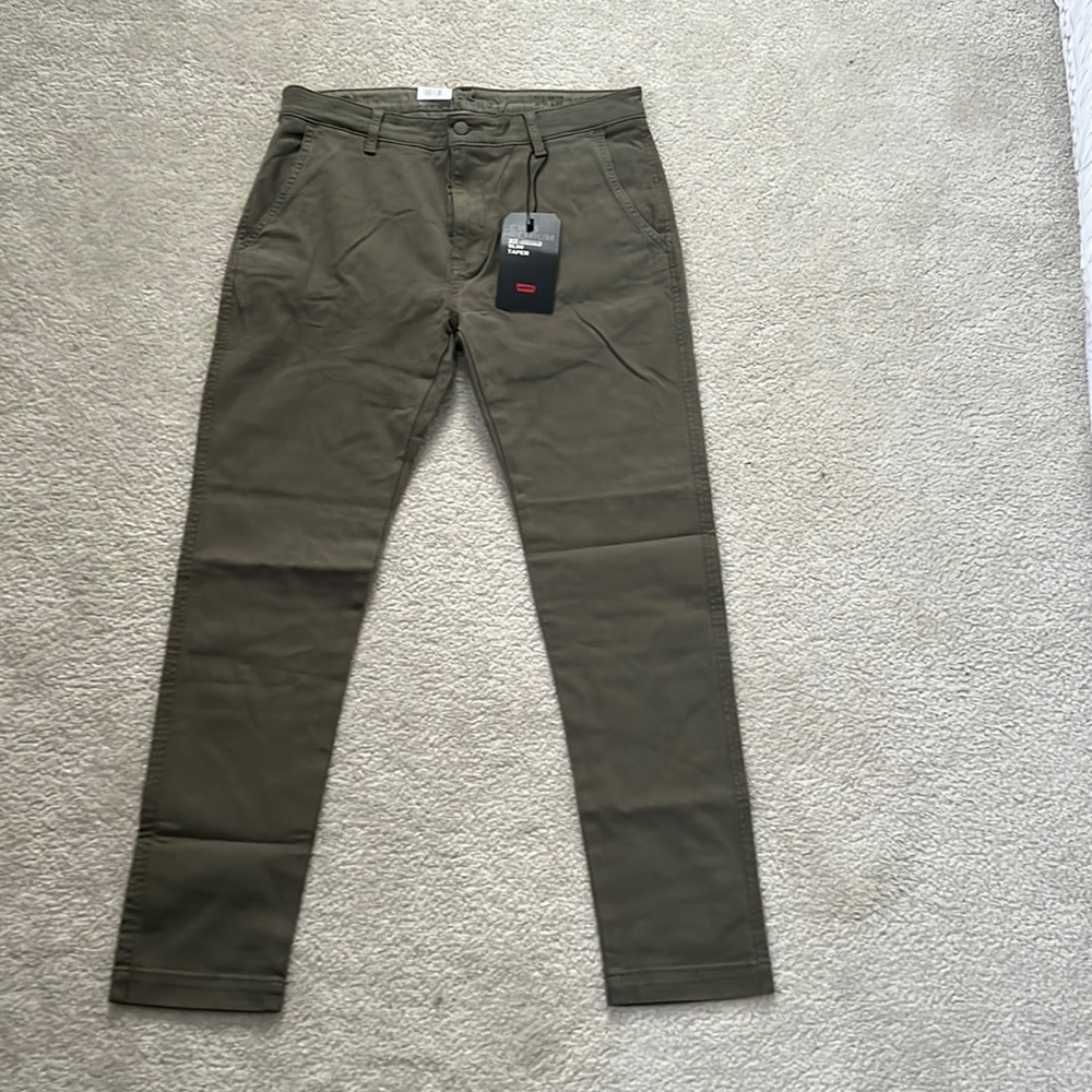 Men’s Levi’s Chinos never worn NWT